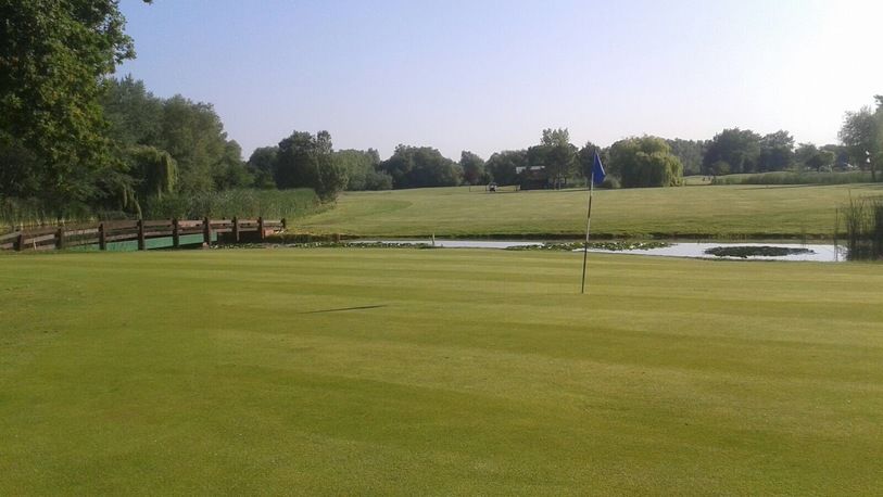 18 Holes For FOUR in a Shared Buggy at Woolston Manor Golf & Country Club. (Weekends)